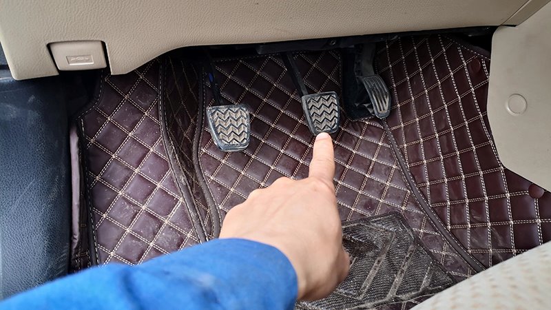 刹车可不能一踩到底