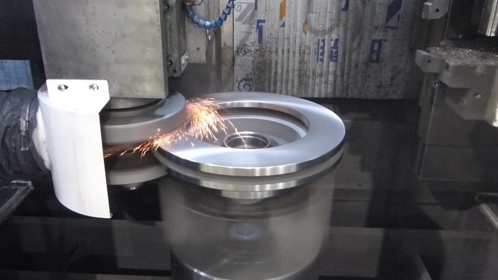 工作中的刹车盘数控立磨